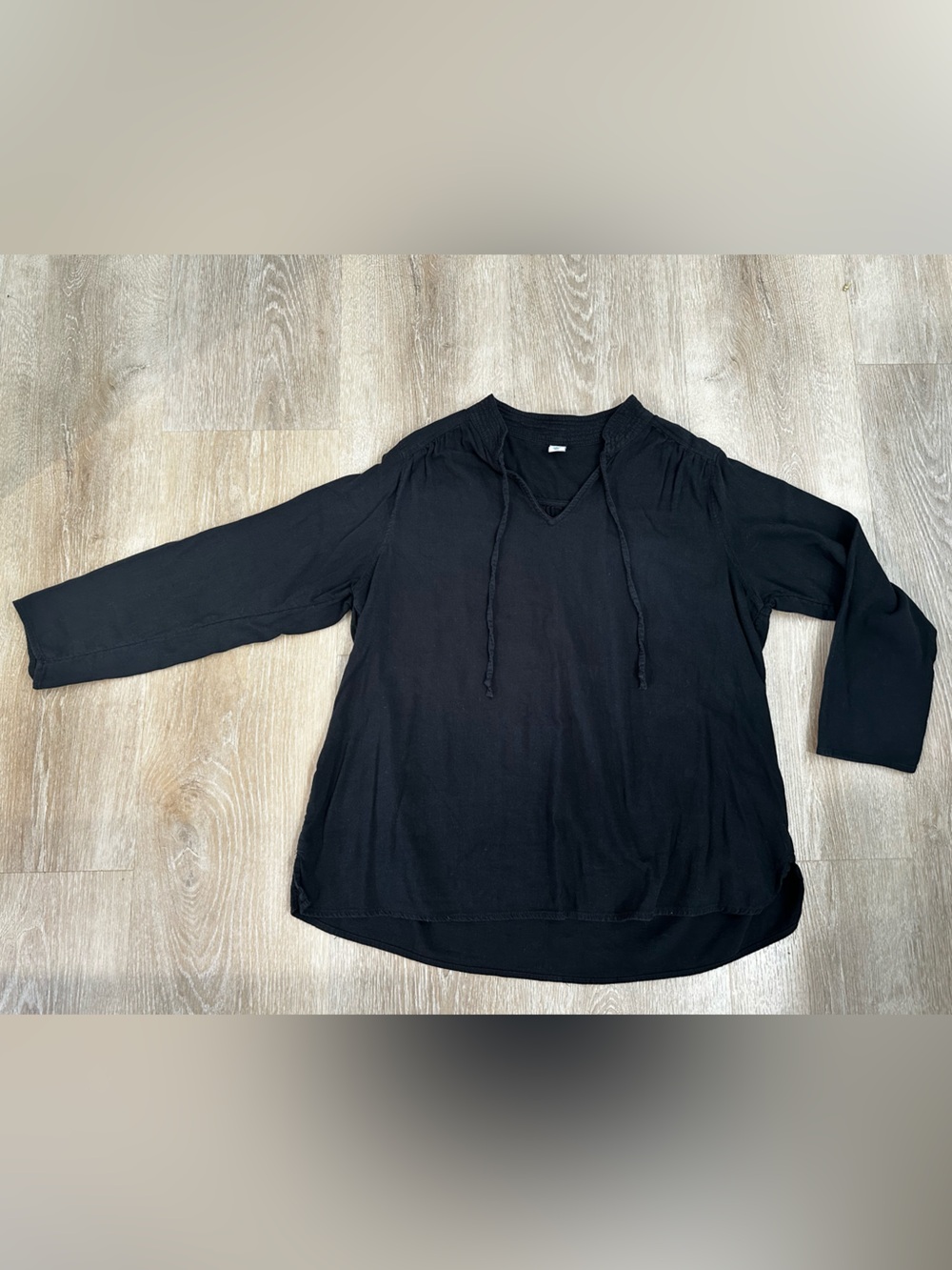 Old Navy Black V-Neck 3/4 Sleeve Top - Size Small